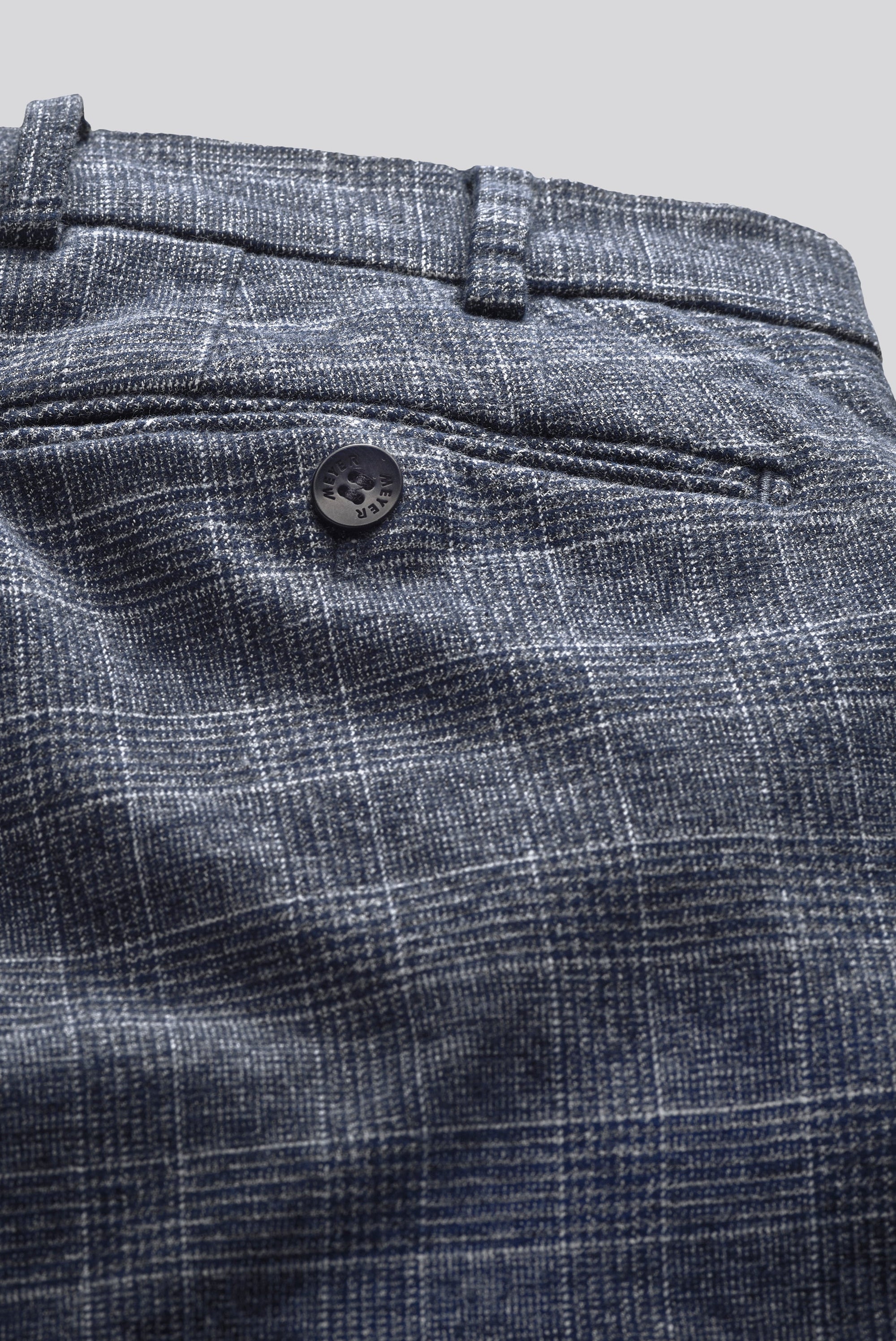 Bonn 2-8606 LUXURY PRINCE-OF-WALES